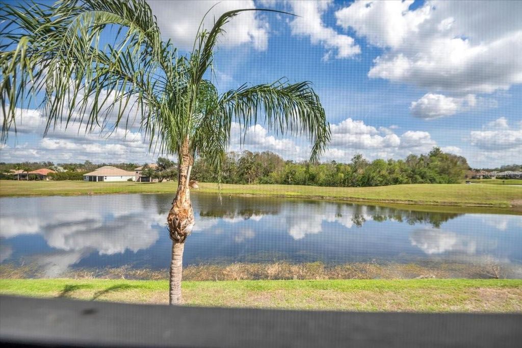 Image 20 of property listing at 1003 FAIRWAYCOVE LANE 205, Bradenton, FL 34212