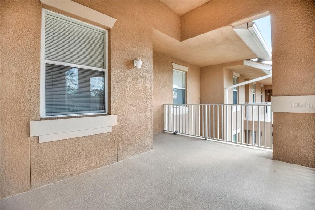 Image 3 of property listing at 1003 FAIRWAYCOVE LANE 205, Bradenton, FL 34212