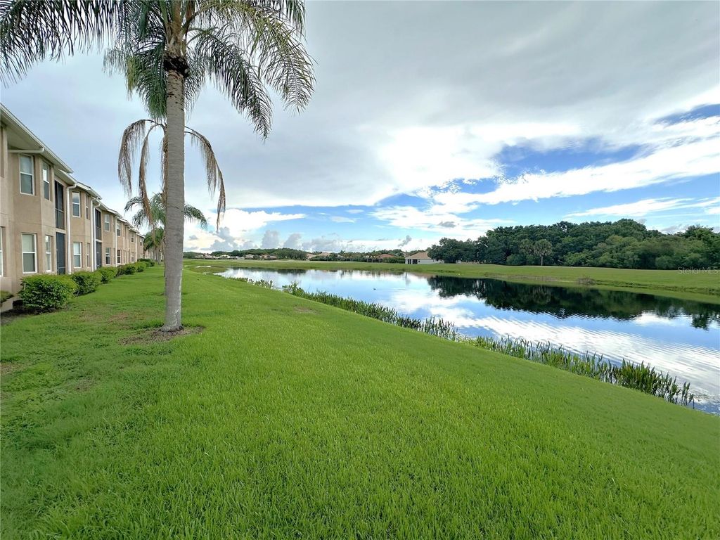Image 22 of property listing at 1003 FAIRWAYCOVE LANE 205, Bradenton, FL 34212