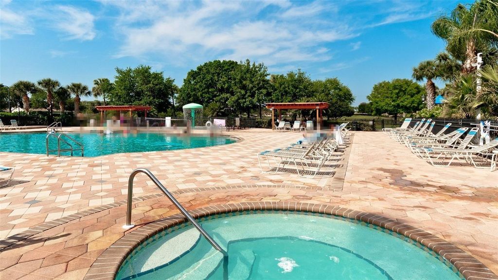 Image 32 of property listing at 1003 FAIRWAYCOVE LANE 205, Bradenton, FL 34212