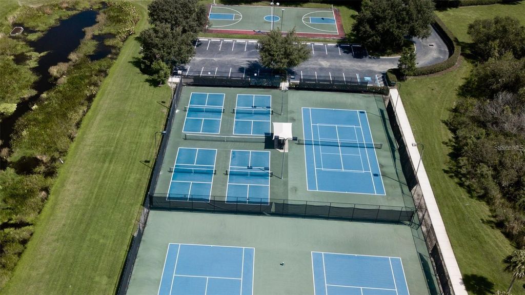 Image 33 of property listing at 1003 FAIRWAYCOVE LANE 205, Bradenton, FL 34212