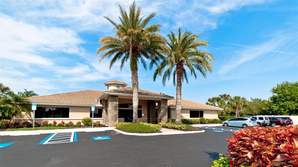 Image 34 of property listing at 1003 FAIRWAYCOVE LANE 205, Bradenton, FL 34212