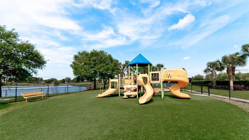 Image 37 of property listing at 1003 FAIRWAYCOVE LANE 205, Bradenton, FL 34212