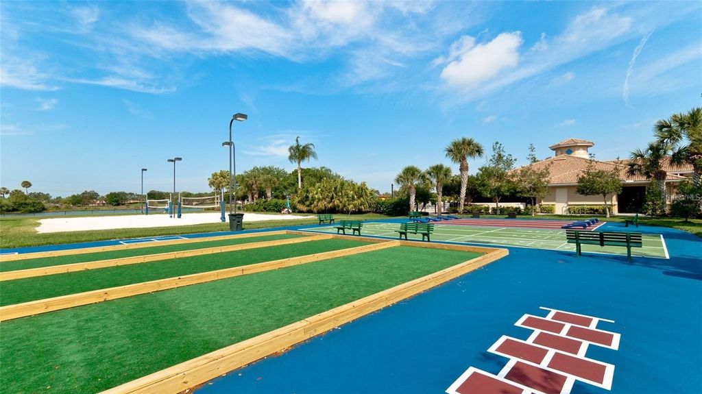 Image 39 of property listing at 1003 FAIRWAYCOVE LANE 205, Bradenton, FL 34212