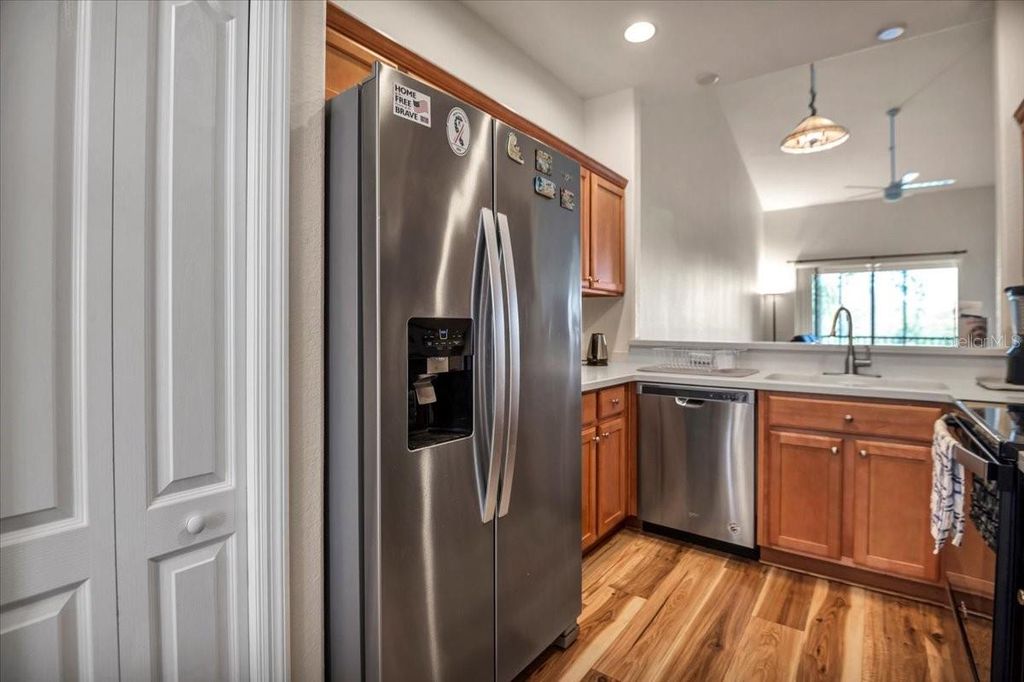 Image 5 of property listing at 1003 FAIRWAYCOVE LANE 205, Bradenton, FL 34212