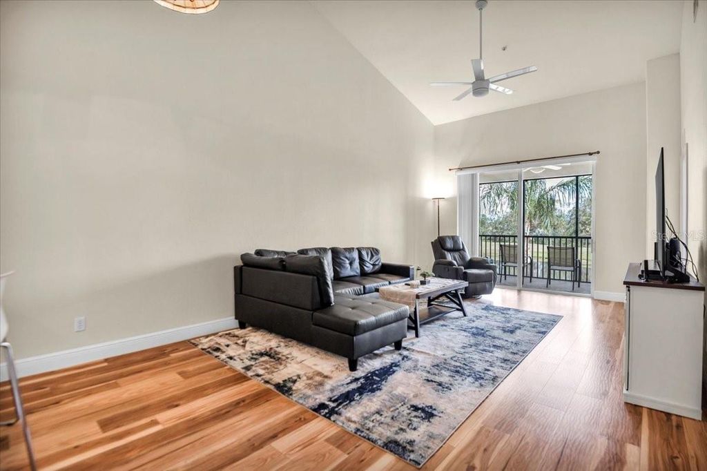 Image 8 of property listing at 1003 FAIRWAYCOVE LANE 205, Bradenton, FL 34212