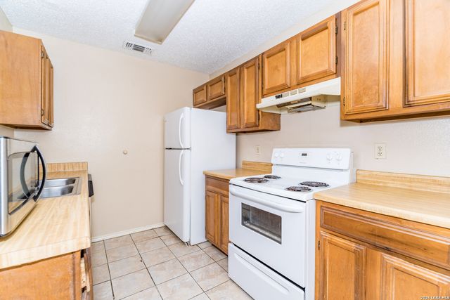 7017 Silver Canyon, San Antonio, TX 78244