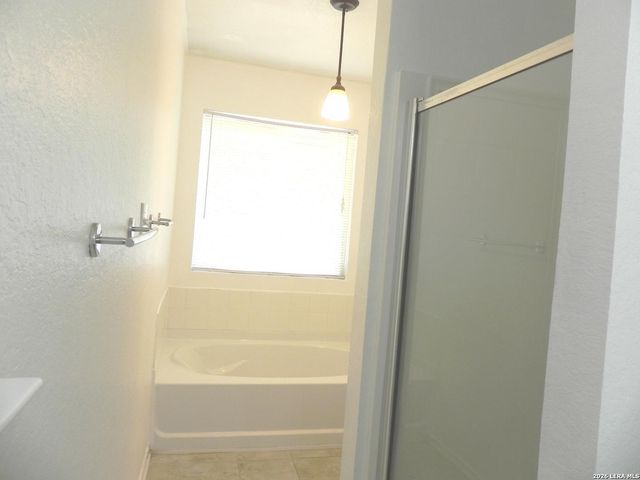 8539 LONE SHADOW TRL, Converse, TX 78109