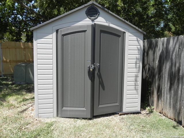 8539 LONE SHADOW TRL, Converse, TX 78109