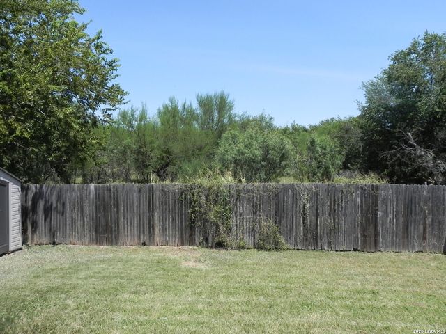 8539 LONE SHADOW TRL, Converse, TX 78109