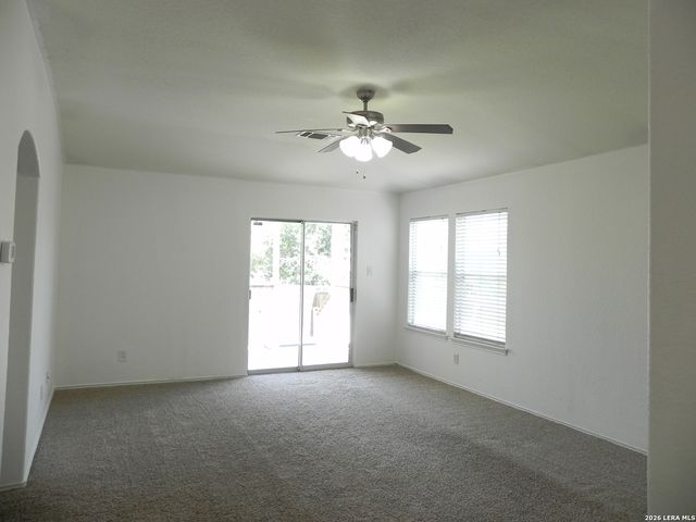 8539 LONE SHADOW TRL, Converse, TX 78109