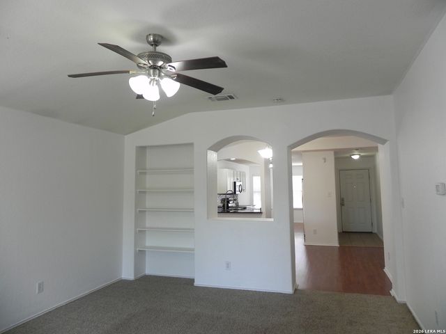 8539 LONE SHADOW TRL, Converse, TX 78109