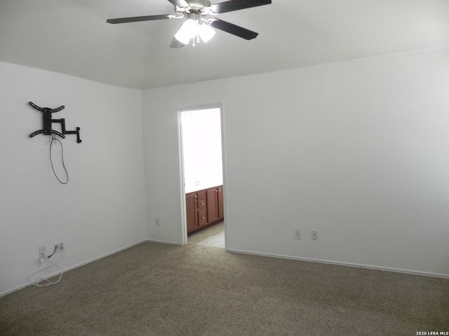 8539 LONE SHADOW TRL, Converse, TX 78109