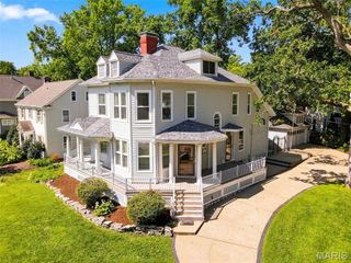34 E Swon Avenue, Webster Groves, MO 63119