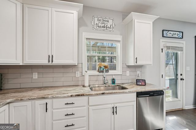 115 Pacific Avenue, Sharpsburg, GA 30277