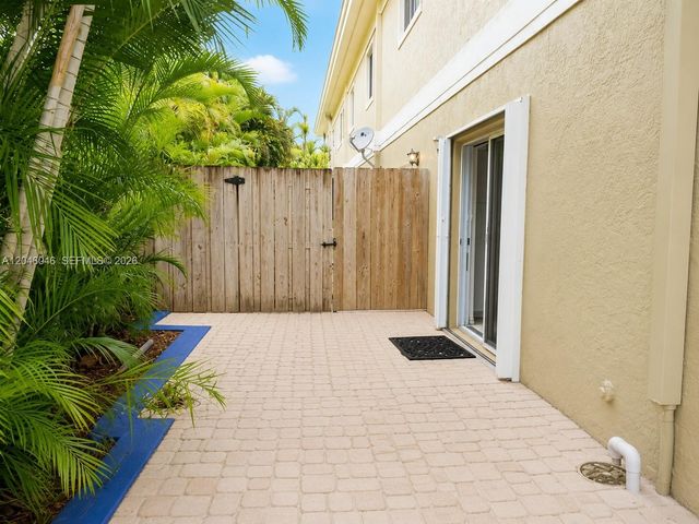 4950 WASHINGTON ST 12-4, Hollywood, FL 33021