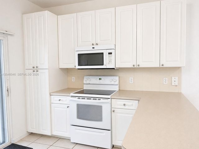 4950 WASHINGTON ST 12-4, Hollywood, FL 33021