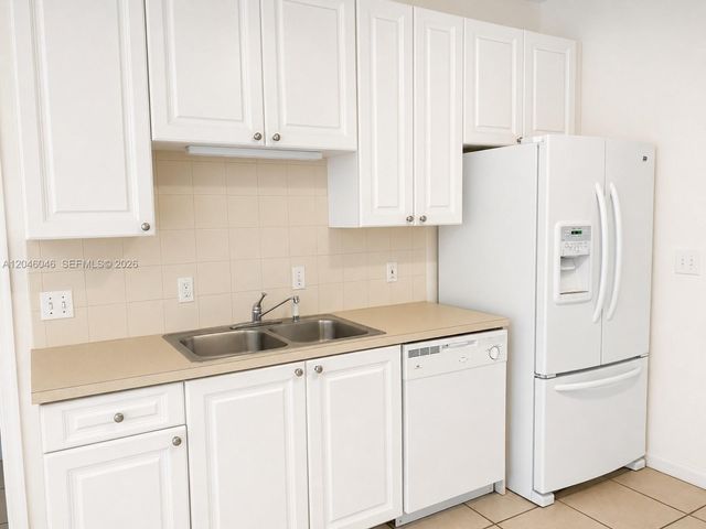 4950 WASHINGTON ST 12-4, Hollywood, FL 33021