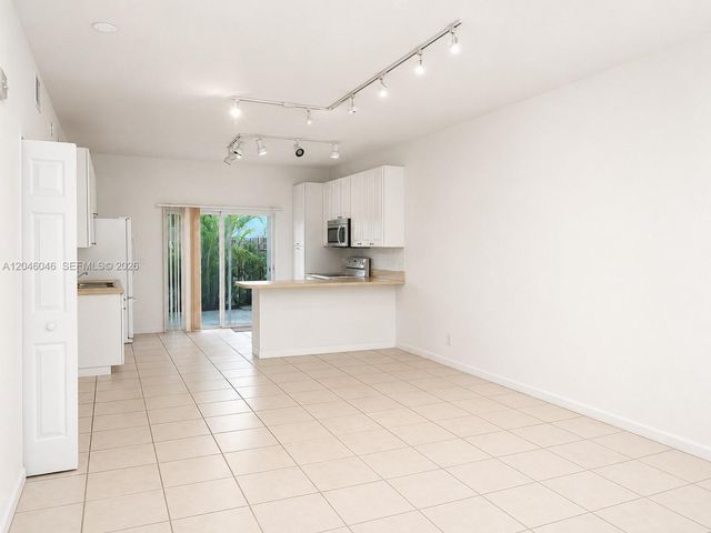 4950 WASHINGTON ST 12-4, Hollywood, FL 33021