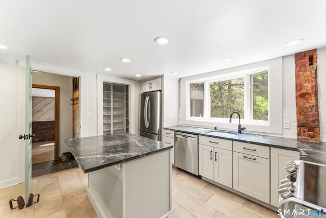 19 Farrell Road, Newtown, CT 06470