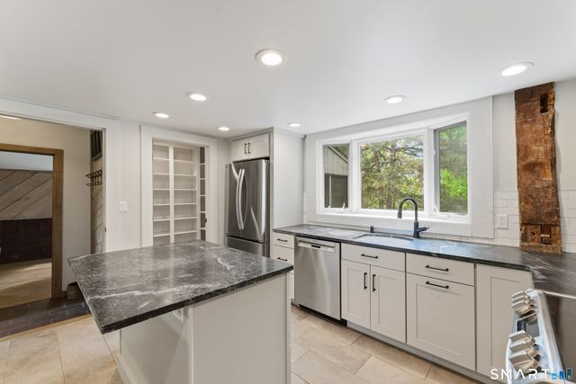 19 Farrell Road, Newtown, CT 06470