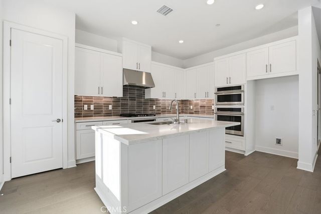 673 Beacon, Irvine, CA 92618