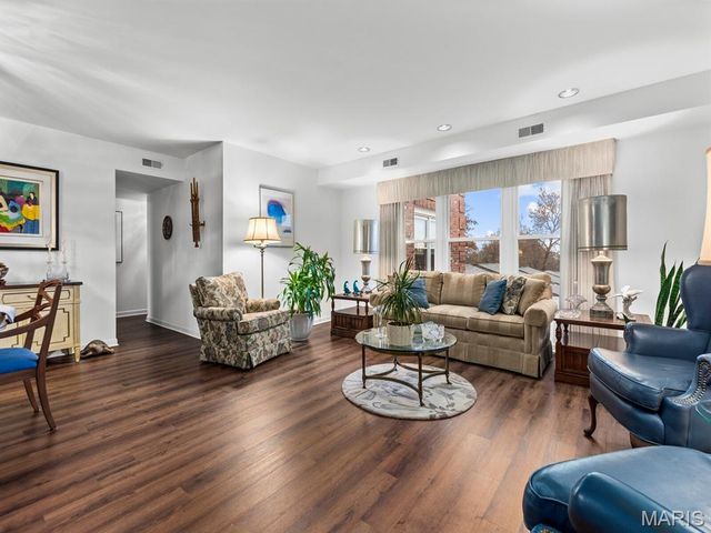 526 Sarah Lane 36, Creve Coeur, MO 63141