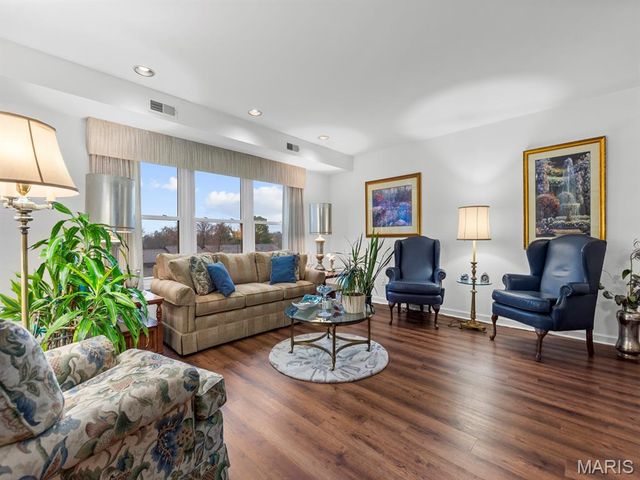 526 Sarah Lane 36, Creve Coeur, MO 63141