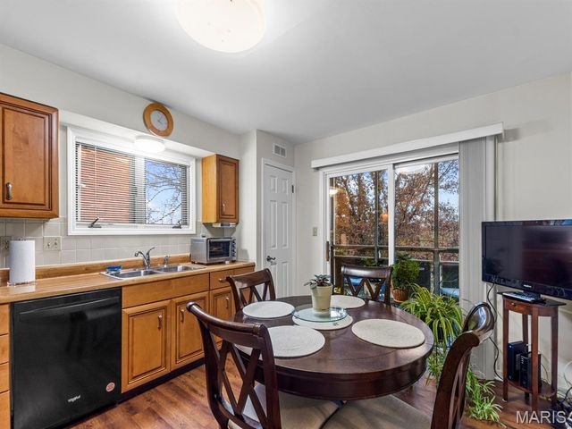 526 Sarah Lane 36, Creve Coeur, MO 63141