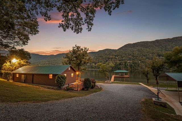 10526 Mullins Cove Road, Whitwell, TN 37397