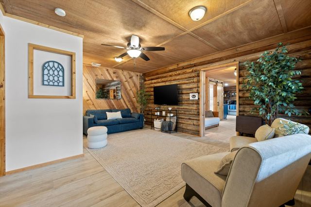 10526 Mullins Cove Road, Whitwell, TN 37397