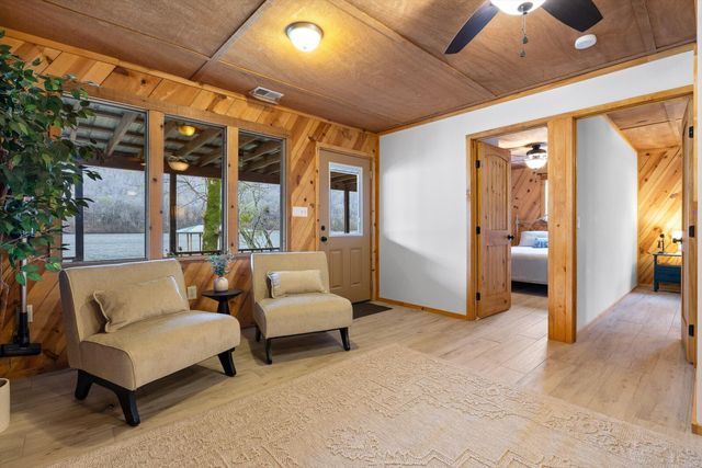 10526 Mullins Cove Road, Whitwell, TN 37397