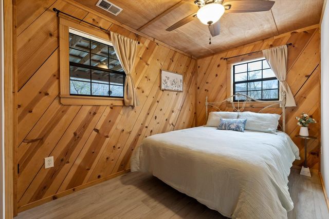 10526 Mullins Cove Road, Whitwell, TN 37397