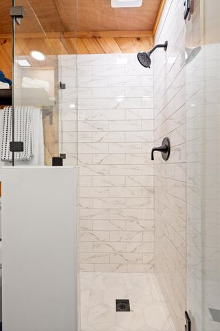 10526 Mullins Cove Road, Whitwell, TN 37397