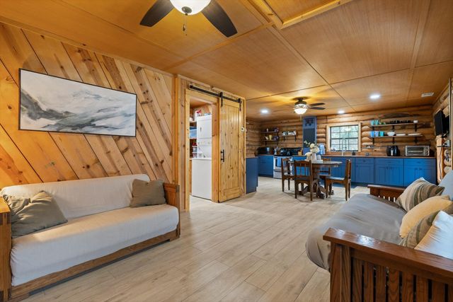 10526 Mullins Cove Road, Whitwell, TN 37397