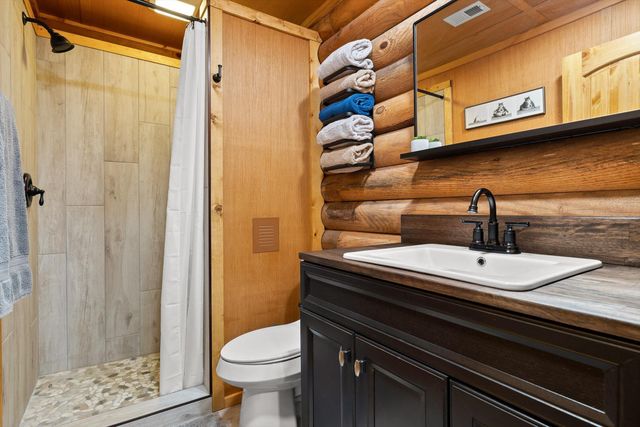 10526 Mullins Cove Road, Whitwell, TN 37397