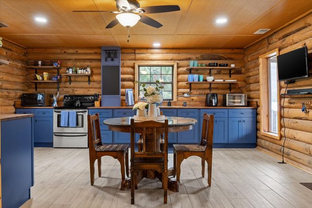 10526 Mullins Cove Road, Whitwell, TN 37397