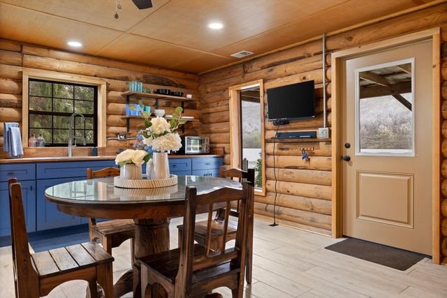 10526 Mullins Cove Road, Whitwell, TN 37397