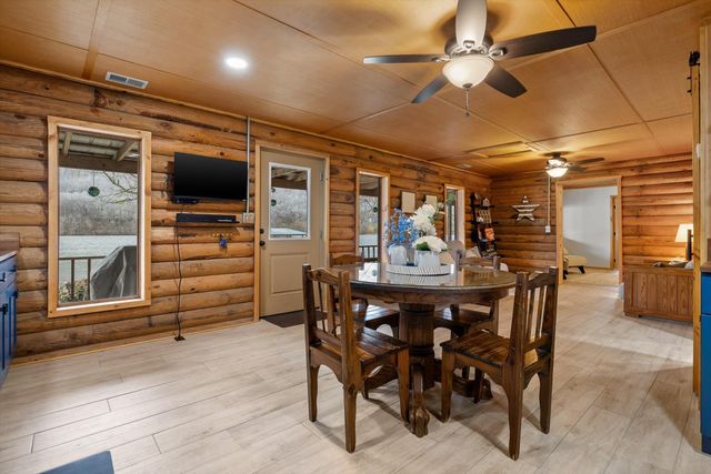 10526 Mullins Cove Road, Whitwell, TN 37397