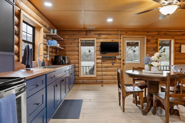 10526 Mullins Cove Road, Whitwell, TN 37397