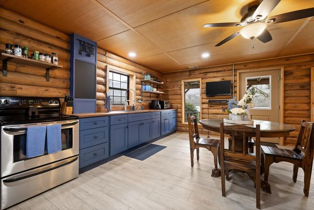 10526 Mullins Cove Road, Whitwell, TN 37397