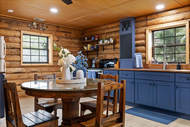 10526 Mullins Cove Road, Whitwell, TN 37397