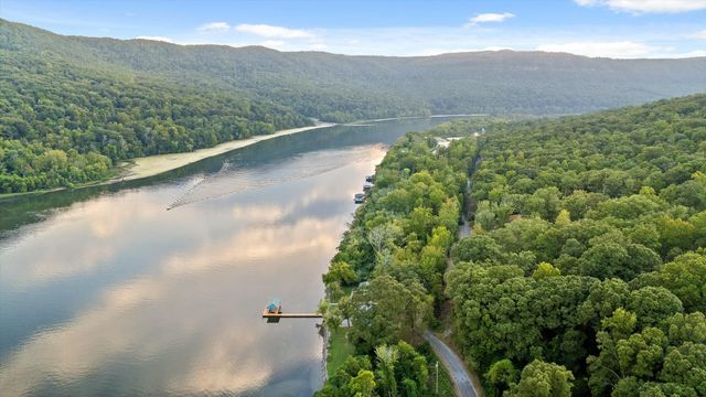 10526 Mullins Cove Road, Whitwell, TN 37397