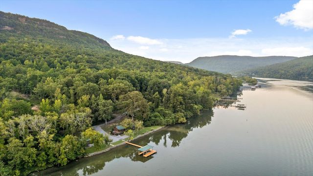 10526 Mullins Cove Road, Whitwell, TN 37397