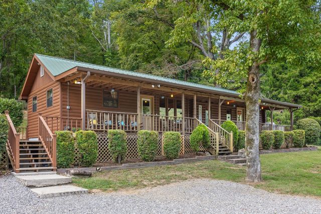 10526 Mullins Cove Road, Whitwell, TN 37397