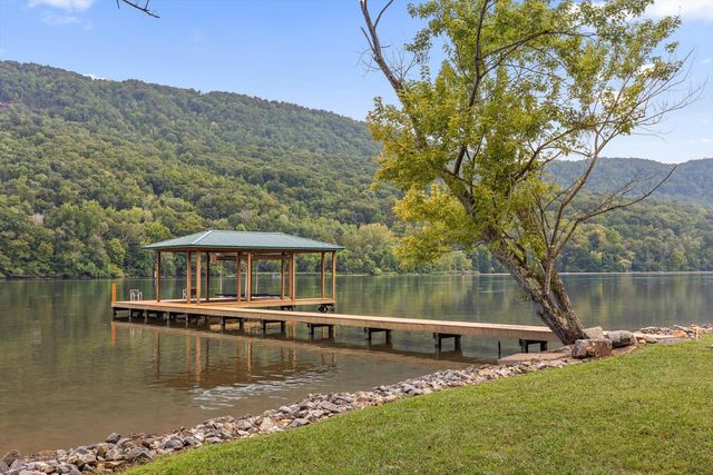 10526 Mullins Cove Road, Whitwell, TN 37397