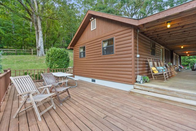 10526 Mullins Cove Road, Whitwell, TN 37397