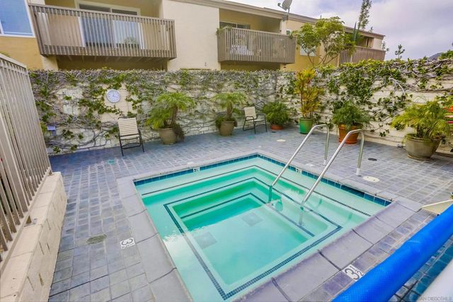 8650 Via Mallorca E, La Jolla, CA 92037