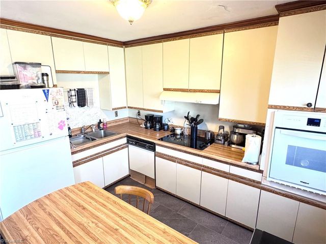 160 NE Motor Road, Winston-salem, NC 27105