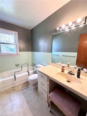 160 NE Motor Road, Winston-salem, NC 27105